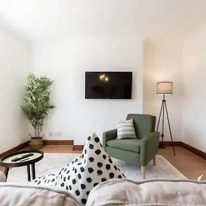  Holiday home Metropolitan - 2 Bed, Private Parking Apartment, Great Commercial From Stay! United Kingdom